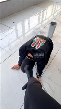 【调教视频】【77夫妻】超脏长靴训化人形犬 JS251112-1