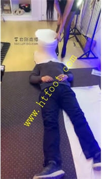 TL26374 夕微】调教做马桶的黄金狗25分钟