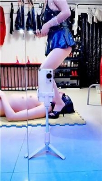 【调教视频】【五十度】肉丝脚狂舔深喉 JS250112-49