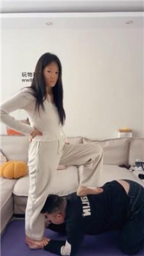 【调教视频】【埋汰】骑马胯下辱/玉足踩踏 JS250101-4