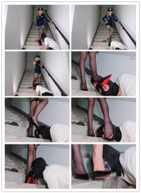 金发女警Yuki黑丝12CM红底高跟楼道羞辱舔鞋赏赐圣水