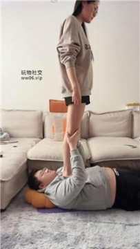 【调教视频】【埋汰】车模美腿踩虐 bf50332