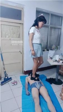 【调教视频】【山兔莓】换鞋全体重踩踏 JS250706-49