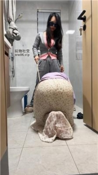 【调教视频】【南月女神】毛拖鞋玉足踩虐喂食 JS250305-31