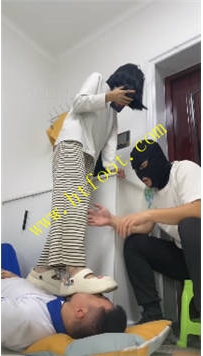 TL40078 精神小妹】面部彻底粉碎51分钟