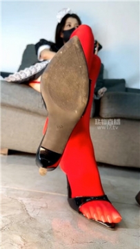 【第一视角】【芊羚儿】红丝白袜裸足    260102-16