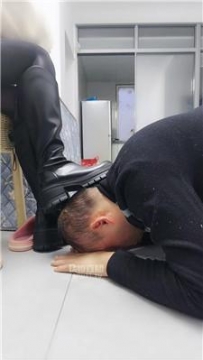 【调教视频】【冷魅】长靴捂酸臭黑丝虐家奴 JS251224-22