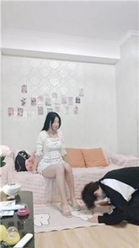 【调教视频】【小唯】连环踢裆-美腿踩脚垫 JS251002-19