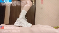 媛味女主 全体重爆踩瘦狗裸足足交吐