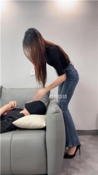 【调教视频】【Jony Z】牛仔裤强制坐脸窒息 bf57695