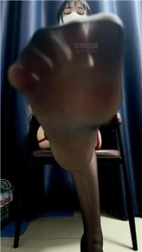 【调教视频】【深圳卡卡】坐脸窒息-酸臭黑丝辱 JS251214-44