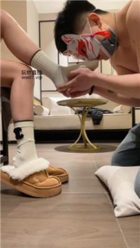 【调教视频】【白兔】毛拖鞋捂白袜jio虐奶狗 bf50691