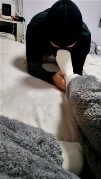【调教视频】【小羊咩咩】白袜脚踩虐家奴 JS250117-09