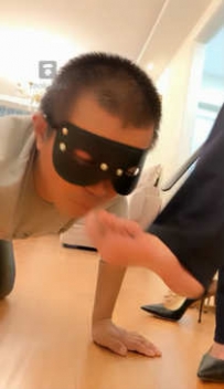 TL10264 妆主大人 强制包工头钻胯剁踩狗爪