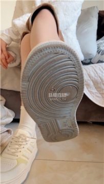 【第一视角】【白渝】白袜运动鞋除臭    251113-3