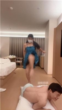 【调教视频】【小宇狗狗】学生妹玉足跳踩-骑狗背 JS251019-6