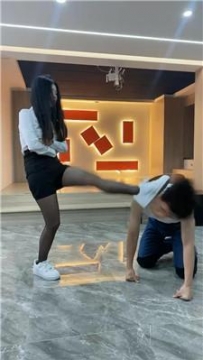 【调教视频】【麋鹿银儿】制服S爆踹头/踩脸/狠抽耳光浓痰 bf48879