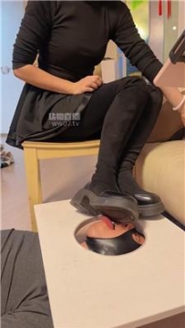 【调教视频】【玥野兔】物化人体擦鞋器 JS251121-24