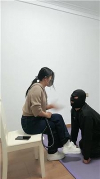 【调教视频】【暖暖】连环抽耳光/舔脏鞋臭脚丫 JS250322-13