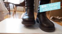 女主马丁靴高跟鞋轮流摩擦龟头踩JJ