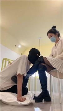 【调教视频】【思思】狗子闻着超臭白袜发骚 JS251021-9