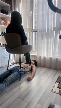 【调教视频】【伊潼】黑棉袜气味辱-坐脸窒息 JS251015-7