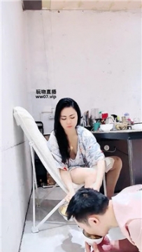 【调教视频】【苏晚】桌底脚下喂食【双视角版】 JS250513-31