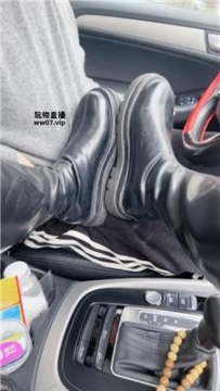 【调教视频】【苏儿】长靴白袜挑逗司机狗 JS250312-6