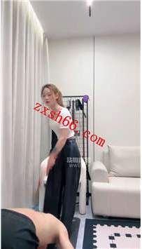 TLZB25677柒柒麻麻-黄巾没吃完惩罚踩踏鞭打33分