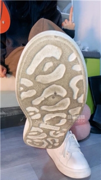 【第一视角】【苒苒】白袜裸足憋J    251026-15