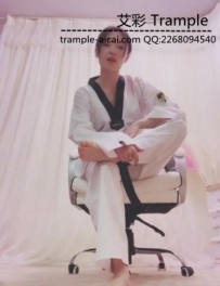 震惊！霸气小腰跆拳道服第一视角羞辱狠踢女m！