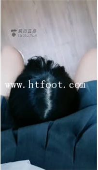 TL17847 微甜S让比我大6岁的小云姐姐舔臭脚福利场有剩水56分钟