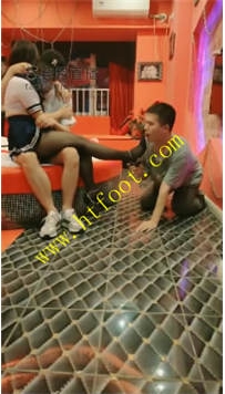 TL32468 重庆男神】主题酒店伺候情侣爱爱32分钟