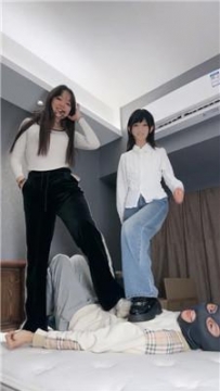 【调教视频】【猴歌】双S-脏鞋全体重踩踏 bf50272