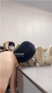 【调教视频】【足彩管】双S-清理脏鞋底-白棉袜踩踏 bf56558