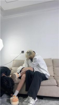 【调教视频】【双子】情侣主的脚下绿帽鬼【双视角版】 JS251121-32