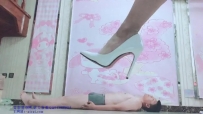 【兔粉粉】白色高跟鞋惩治毯子