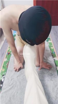 【调教视频】【小鱼】长靴捂白袜恋足舔 JS250817-26