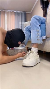 【调教视频】【足彩馆】脏鞋白袜蹂躏踩废物 JS250922-5