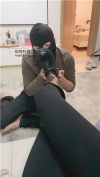 【调教视频】【小渔情侣】仔仔细细舔脏长靴白袜 JS250103-32