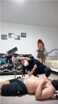 【调教视频】【小8】双S-精神小妹踩踏踢踹【双视角版】 JS250924-15