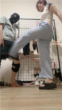 【调教视频】【琼爷】双S-轮流连环踢裆 JS250609-25