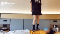 【00后小彤】JK小皮鞋全体重跳踩玩弄裆部踩脖子