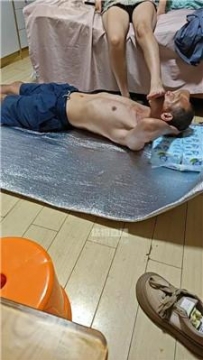 【调教视频】【晶晶情侣】喜欢舔脚的猥琐奴 JS250806-13