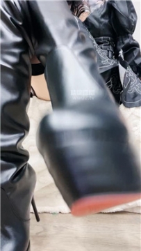 【第一视角】【女神mio】高跟鞋深喉鞋跟控制    251024-21