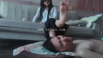 31612  【血狼】开发素人模特吃搓脚板搓下的脚皮/喝洗脚水/脚耳光