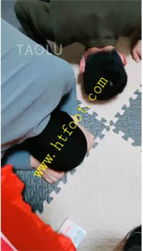 TL26850 魅影】两私奴锁着吃补品发骚羞辱42分钟