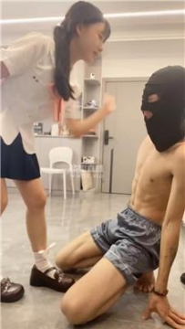 【调教视频】【困困】腿绞窒息-鞋抽耳光-小皮鞋白袜阿菜 bf55973