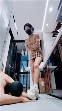 【调教视频】【苏大大】运动鞋白袜玩骚奴 JS251205-5