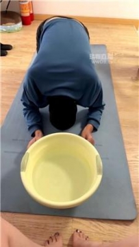 【调教视频】【百柔】强迫喝圣水洗脚水 JS251206-3